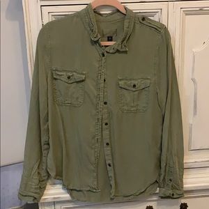 Universal thread button down shirt!